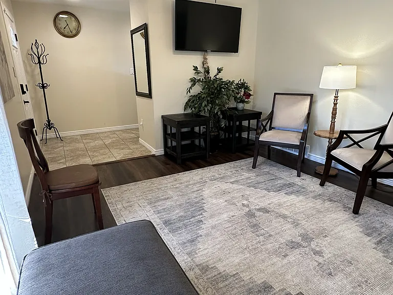 1007 Tesla Dr — Photo 7