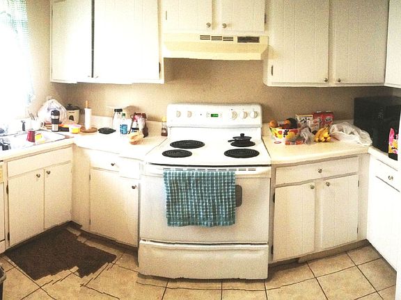 Nice good size kitchen.