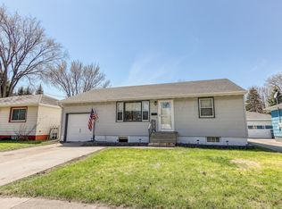 425 18th St S, Moorhead, MN 56560