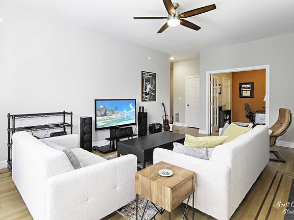 3rd image of 602 Hinman Ave APT 2N