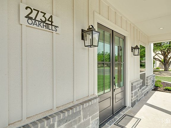 4th image of 2734 Oak Hills Trl