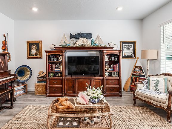 5th image of 1219 S Raintree Ln