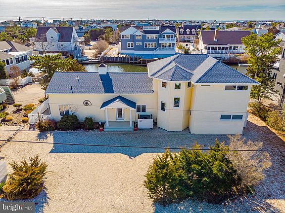 3rd image of 185 Nautilus Dr