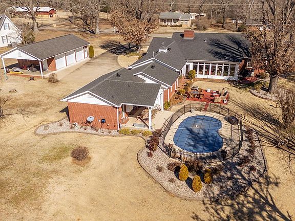 3rd image of 359 Cobblestone Dr