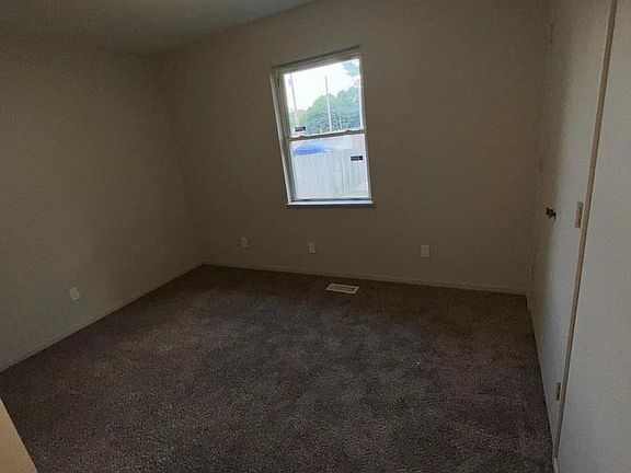 5th image of 658 Brower St