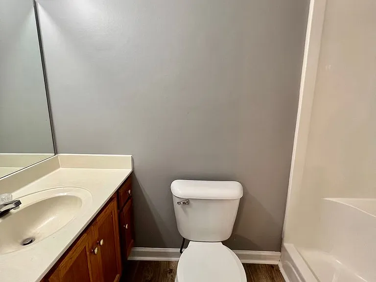 414 Woodale Dr — Photo 18
