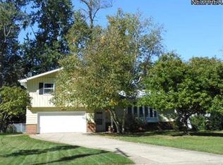 4948 Devon Dr, North Olmsted, OH