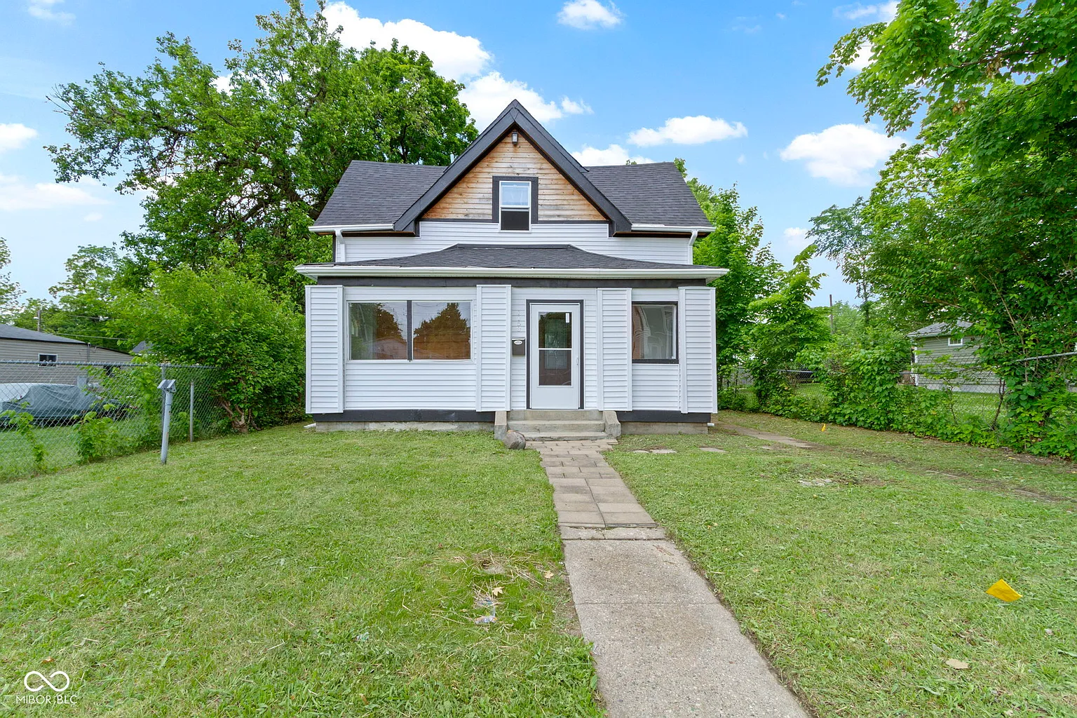 1150 W 30th St photo 1