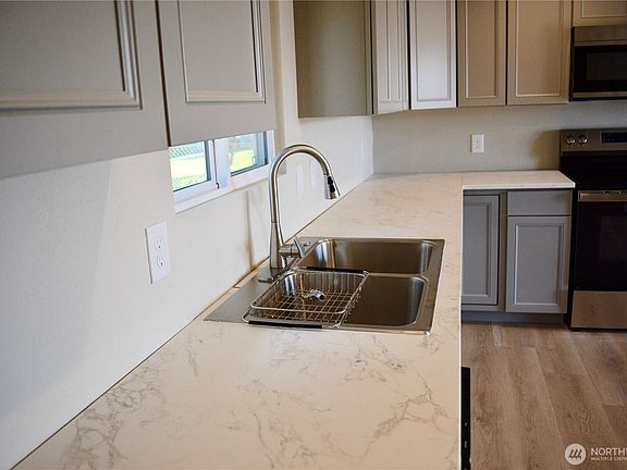 4th image of 9854 Apple Road NE