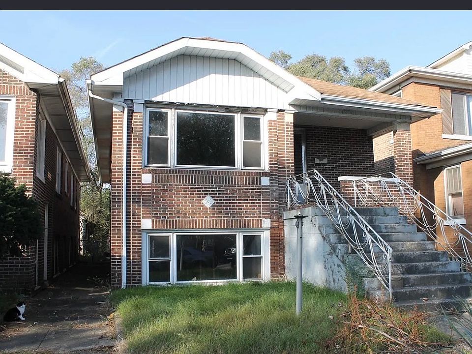 2nd image of 1064 Van Buren St #A1
