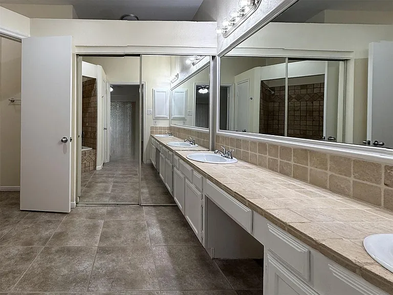 31 N Lakeridge Cir — Photo 12