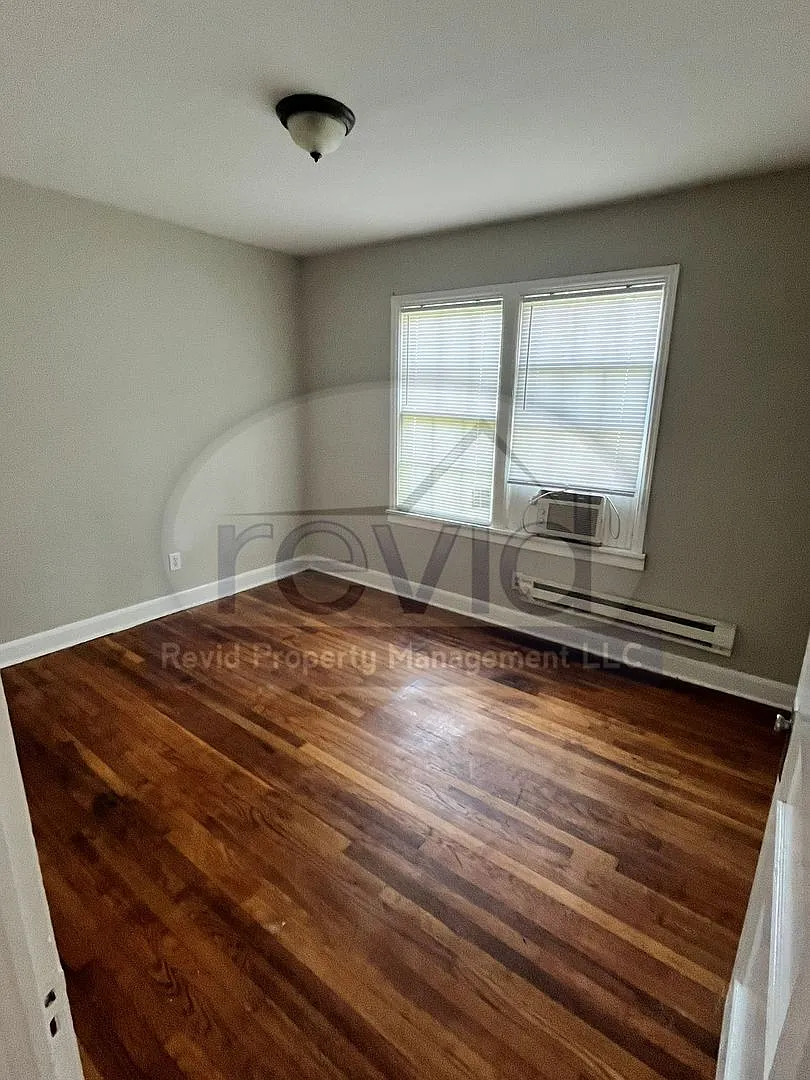 Campbell 2562 — Photo 1