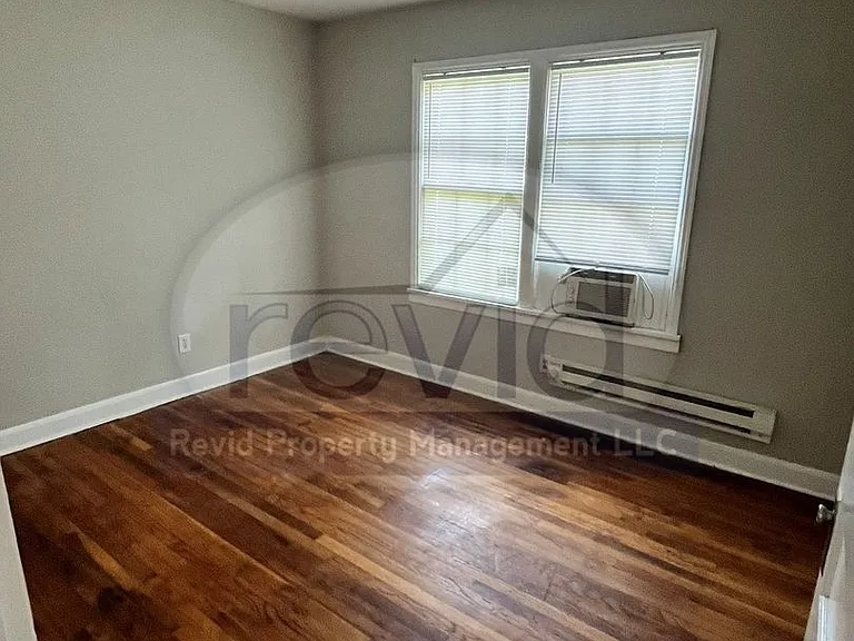 Campbell 2562 — Photo 1