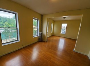 582 39th St #1, Brooklyn, NY 11232