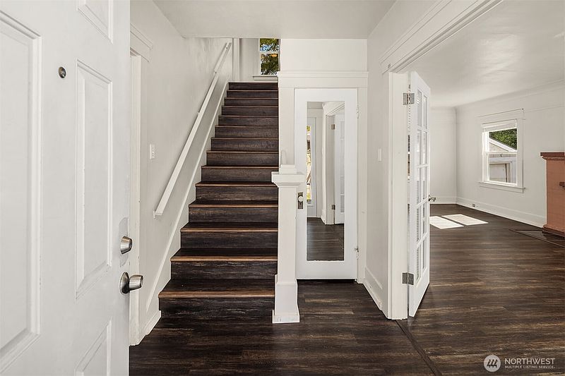 2nd image of 5018 20th Avenue NE