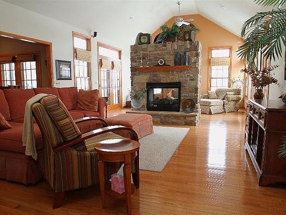 4th image of 1301 Domke Dr