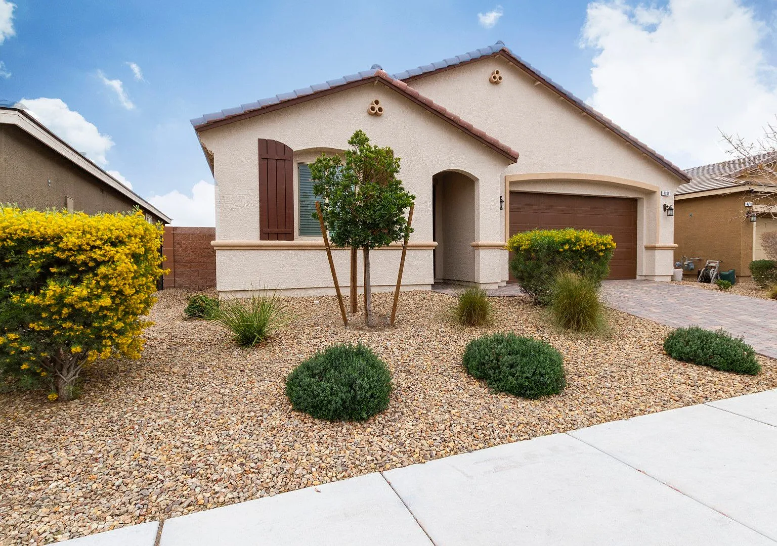 Single Story in Gated Community in North Las Vegas! Immaculate & Modern Design! — Photo 4