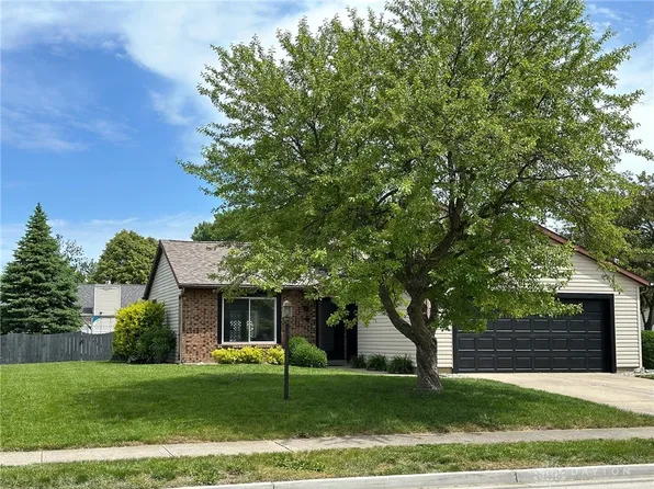 1037 Newpark Dr, Englewood, OH 45322