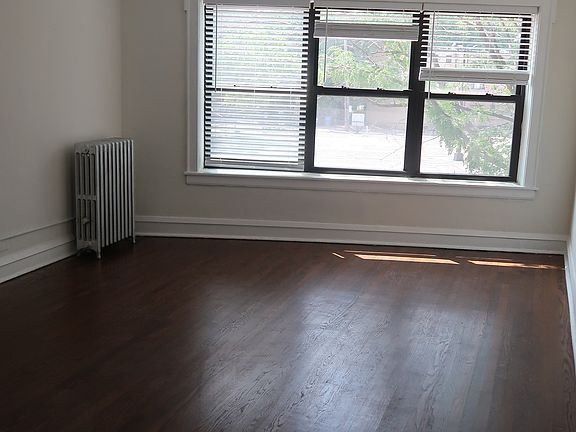4th image of 5511 N Lincoln Ave #1