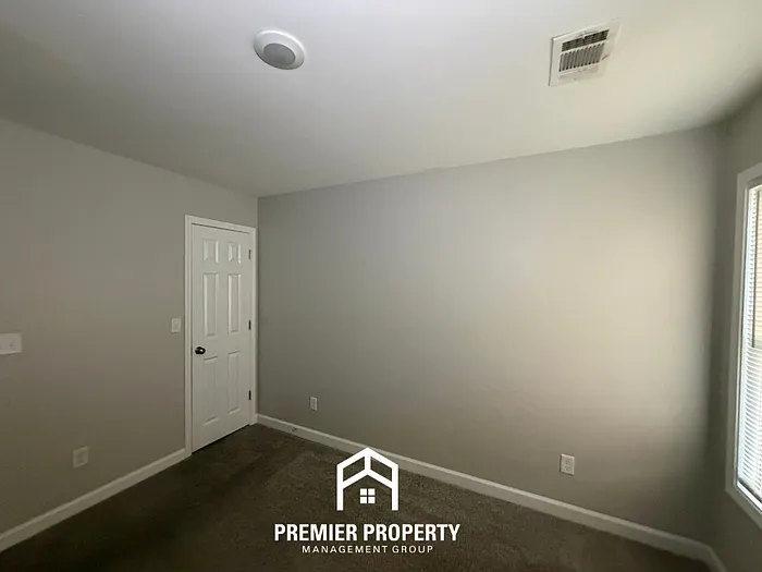 110 Castlebar Cir — Photo 15
