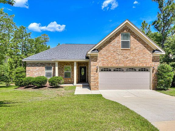 4th image of 221 NW Grand Oaks Way