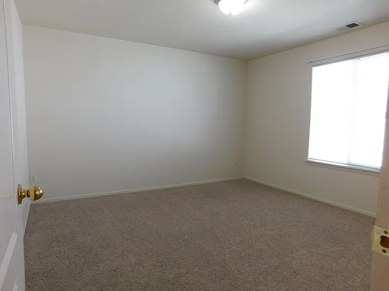 2986 1/2 Redbud Ct — Photo 12