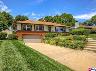 712 Sunset Trl, Omaha, NE 68132