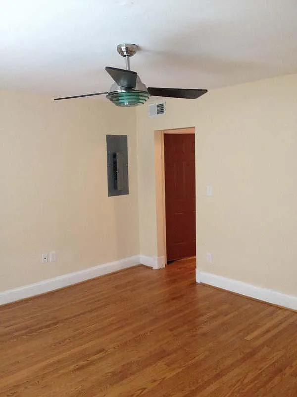 2218 Nicholson St SE — Photo 2
