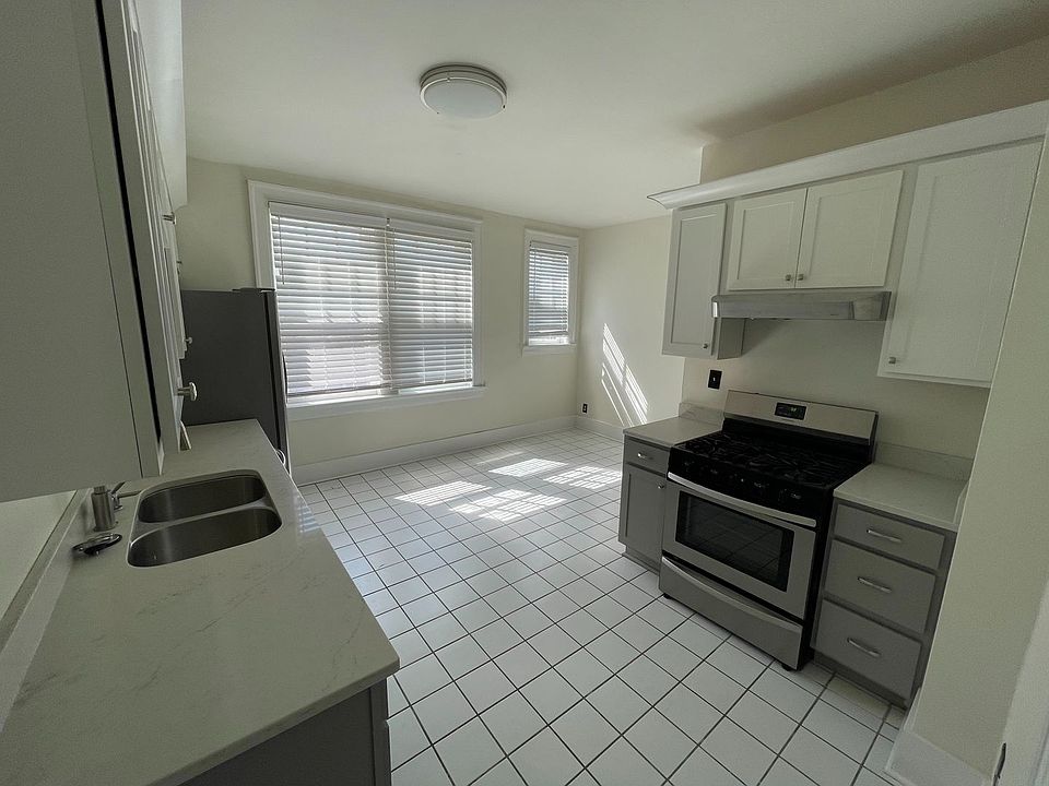 1st image of 2101 N Pennsylvania St APT 5
