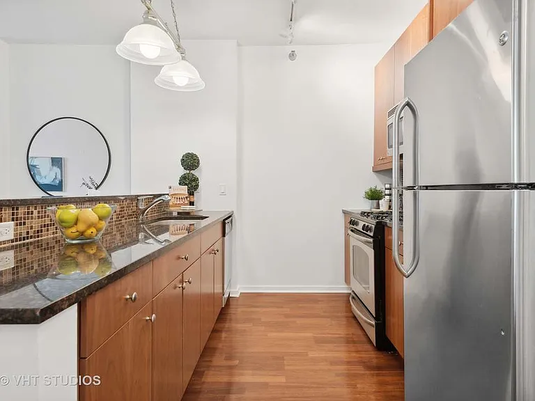123 S Green St #1009B — Photo 3