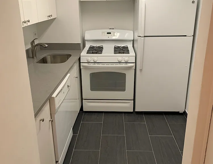 330 E 46th St #3B — Photo 6