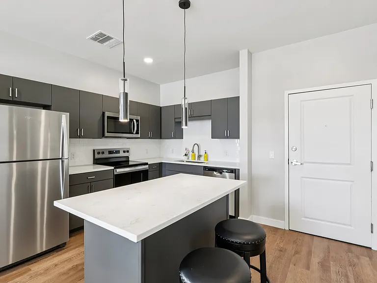 Berkshire Apartments — Photo 34