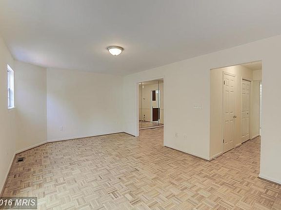 2nd image of 28 Black Oak Ct