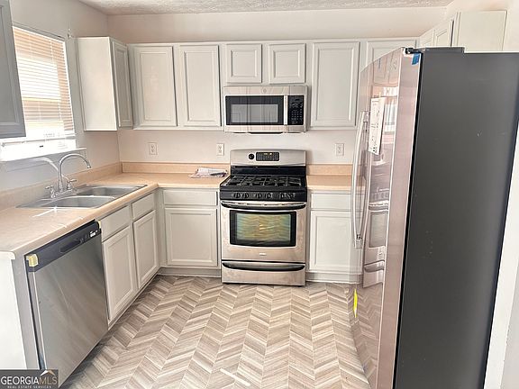 3rd image of 9432 Lakeview Rd #53