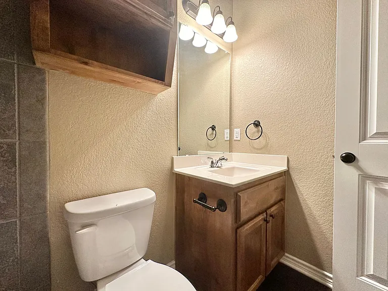 302 Sladecek Dr — Photo 17