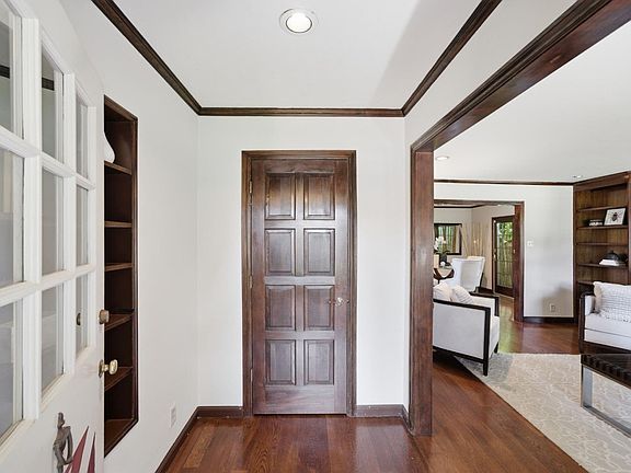 5th image of 2108 Howard Ave