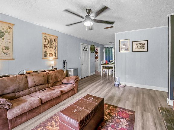 3rd image of 104 Ginger Dr