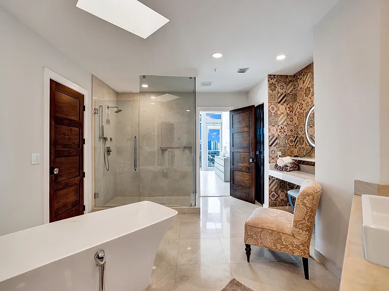 17301 Biscayne Blvd — Photo 29