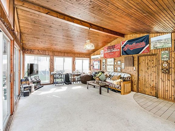 2nd image of 7371 Meadow Ln