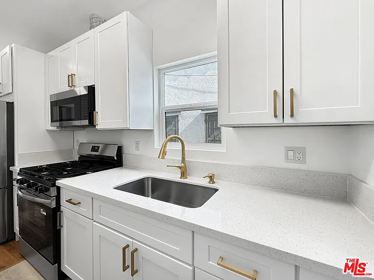 5932 Willoughby Ave #5932 — Photo 4