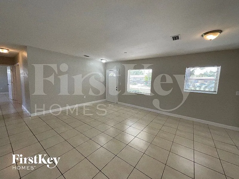 5 bed, 3.0 bath, 1468 sqft, $3,460 — Photo 3