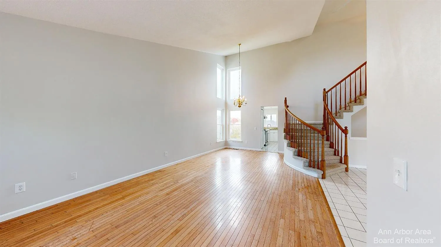 4 bed, 3.5 bath, 3481 sqft, $3,800 — Photo 3