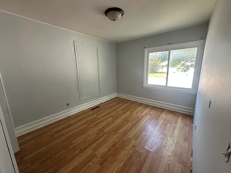 403 State St #B — Photo 4