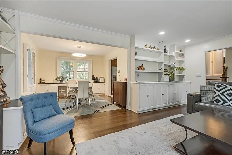 3 bed, 2.0 bath, $5,200 — Photo 3