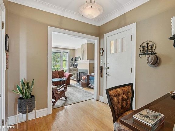 4th image of 1115 W Lunt Ave APT 3B