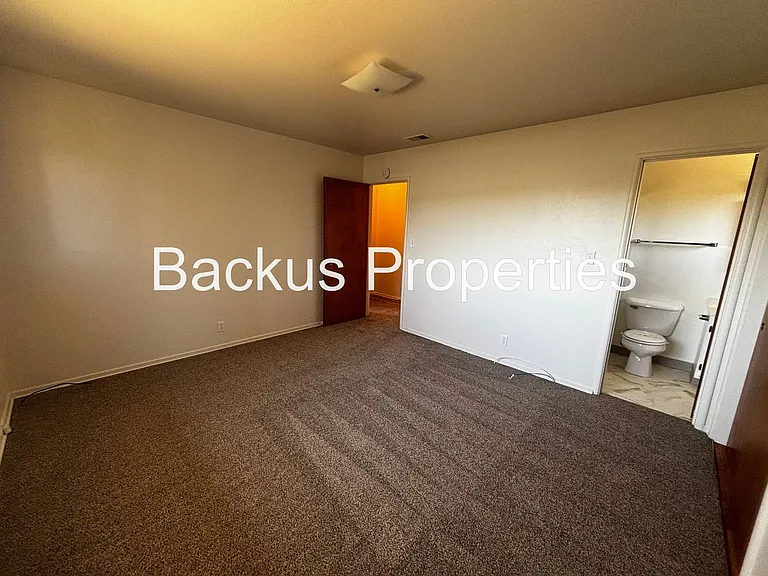 790 Fairfax Dr — Photo 19