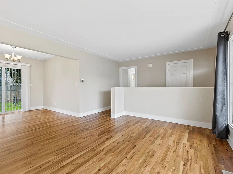 235 Riviera Dr NE — Photo 6