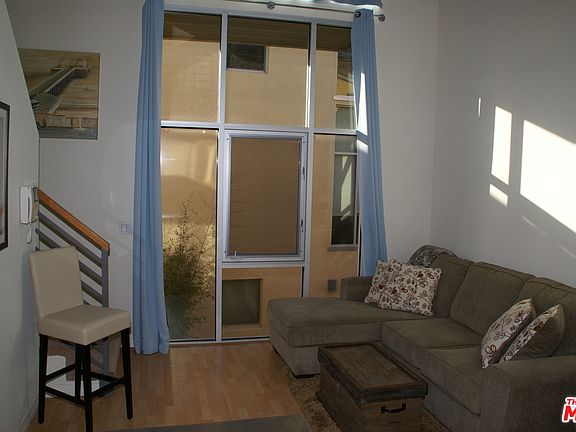 4th image of 285 N Ventura Ave APT 11