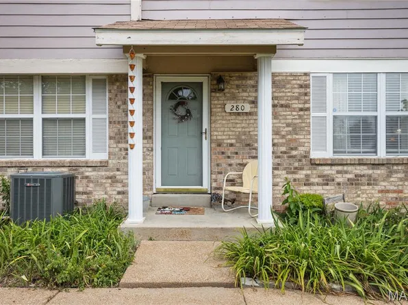 280 Carmel Woods Dr, Ballwin, MO 63021