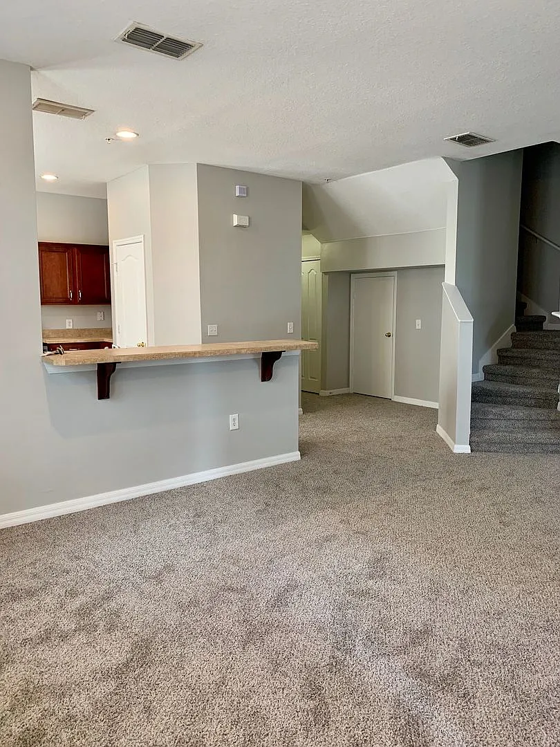 3/2.5 Condo in Harmony w/ 2 Car Garage — Photo 3
